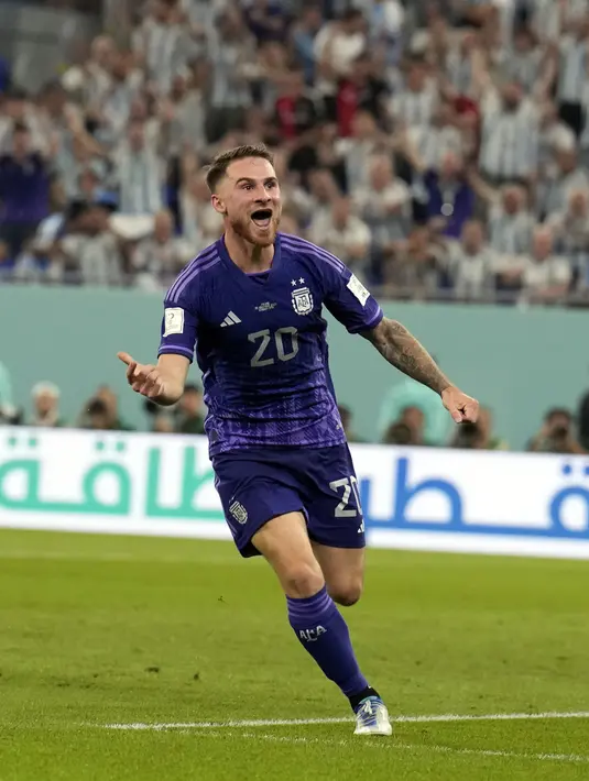 Alexis Mac Allister melakukan selebrasi setelah mencetak gol pembuka timnya selama pertandingan sepak bola grup C Piala Dunia 2022 di Stadion 974, Doha, Qatar, Rabu (30/11/2022). Atas aksinya tersebut Mac Allister memperoleh gelar Man of The Match yang menjadi sosok penting dalam kemenangan Tim Tango atas Polandia. (AP Photo/Natacha Pisarenko)
