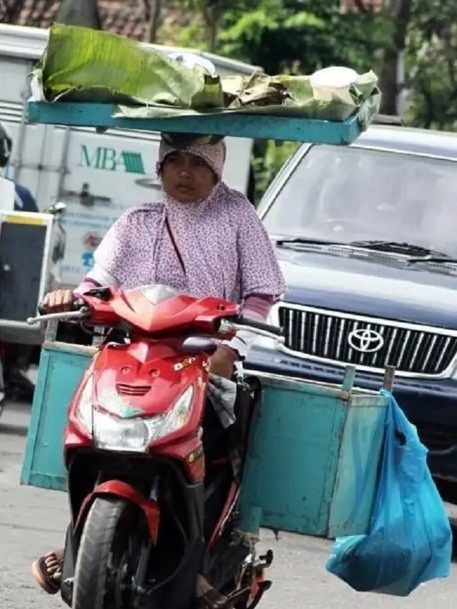 Foto Emak-Emak Naik Motor