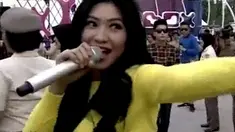 Imey Mey  membawakan lagu Bang Jali dalam acara inBox SCTV (05/12/2014).