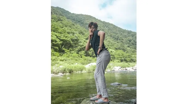 5 Gaya Kocak YouTuber Jang Hansol saat Traveling, Senang Menghibur