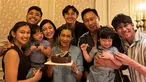 Potret kebersamaan Pratikto Honggo Prasetyo dan Happy Mustikasari bareng anak, menantu, juga cucu tercintanya. 32 tahun bersama, rumah tangga Pratikto dan Happy Mustikasari tentunya menjadi contoh untuk anak-anaknya. Dalam keterangan unggahannya, Clara Gaby adik Hito menuliskan jika orang tuanya mengajarkan artis kesetiaan dan pengorbanan dalam pernikahan. (Liputan6.com/IG/@claragaby)