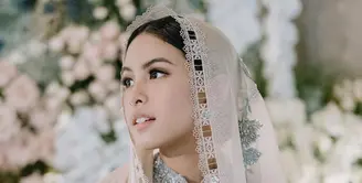 Maudy Ayunda membagikan potret prosesi siraman dan pengajian sebelum pernikahan.