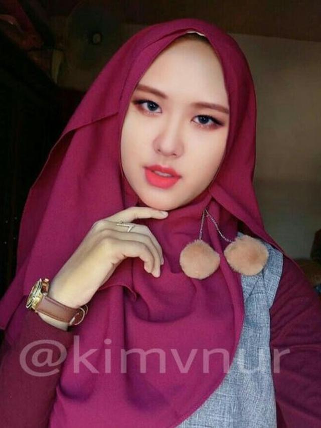6 Editan Foto Artis Dunia Pakai Hijab Merah dan Pink Ini Curi Perhatian, Netizen: Makin Cantik