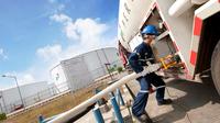 PT Pertamina (Persero) sepanjang Januari-April 2022 telah mengalirkan Solar bersubsidi dengan volume sekitar 5,2 juta KL, Pertalite sekitar 9 juta KL dan LPG Subsidi dengan volume sekitar 2,5 juta Metrik Ton. (Dok. Pertamina)