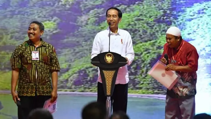 Presiden Joko Widodo (Jokowi) menyerahkan 3.063 sertifikat hak atas tanah.