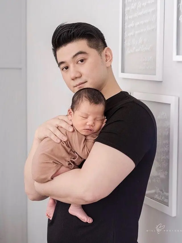 7 Momen Chef Arnold Waktu Asuh Anak Ini Bikin Gemas