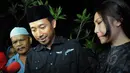 Artis dan sahabat Olga Syahputra, Deni Cagur terlihat mendatangi rumah Olga Syahputra di kawasan Duren Sawit, Jakarta Timur, Jumat (27/3/2015). Deni mengaku sangat kehilangan Olga (Liputan6.com/Faisal R Syam)
