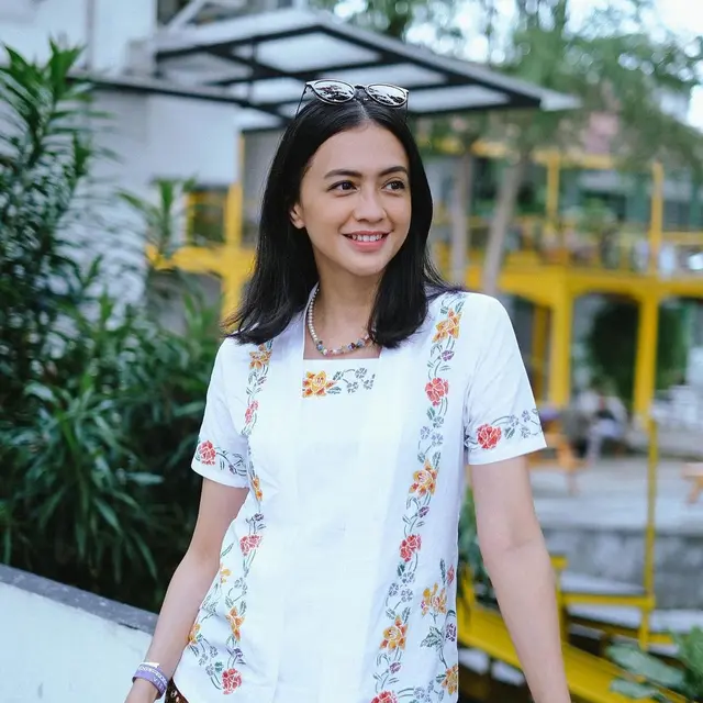 Pernah Jadi Pramugari, Ini 6 Potret Agla Artalidia Bintang Film Miracle in Cell No. 7