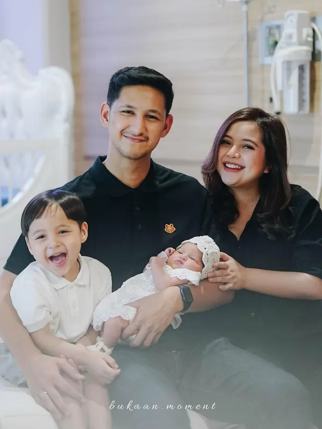 6 Pemotretan Keluarga Terbaru Tasya Kamila yang Kini Bersama Dua Buah Hati