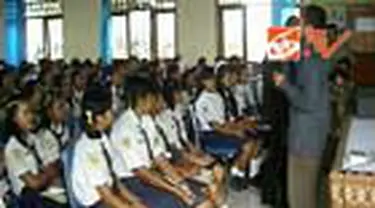 Para siswa baru tingkat SMP dan SMA di Blora, Jateng, mendapat pendidikan antikorupsi di hari pertama kegiatan di sekolahnya. 