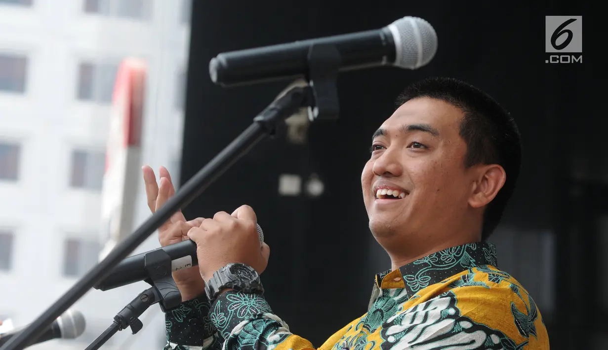 Ketua Wadah Pegawai KPK Yudi Purnomo Harahap memberi keterangan terkait petisi 1.000 tanda tangan tolak Capim KPK bermasalah di Gedung KPK, Jakarta, Senin (2/9/2019). Pegawai KPK berharap Presiden Joko Widodo selektif memilih 10 Capim KPK yang akan diberikan ke DPR. (merdeka.com/Dwi Narwoko)