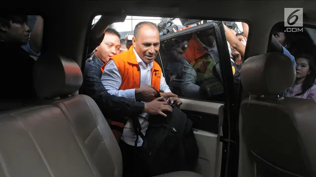 Keluar dari Gedung KPK, Bupati Ngada Marianus Sae Pakai Rompi Oranye