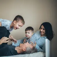 Ilustrasi keluarga bahagia (sumber foto: pexels.com/Elina Fairytale)