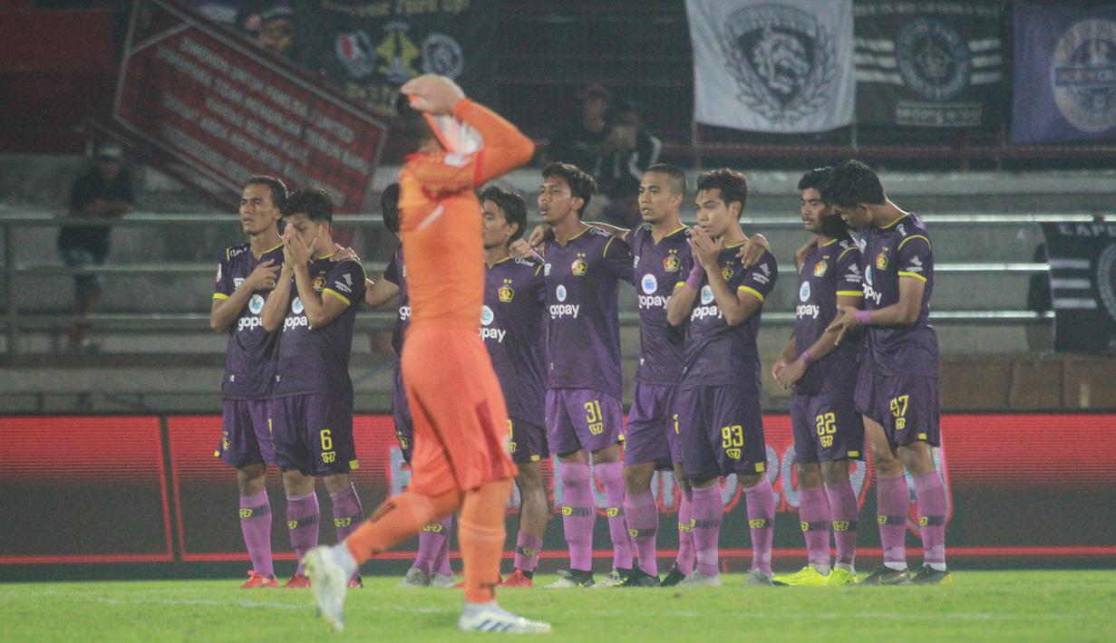 Pada awal 2000an sejumlah gelar juara nasional berhasil diraih oleh Persik Kediri saat masih diperkuat Cristian Gonzales dan kawan-kawan. (Bola.com/Gatot Susetyo)