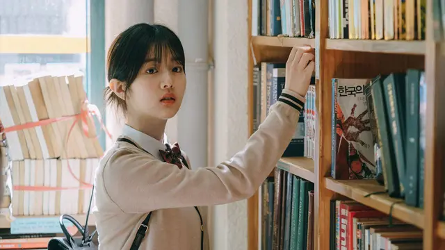 Shin Eun Soo berperan sebagai Chung Ah di drama Sparkling Watermelon