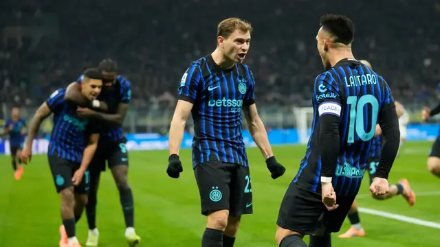 Selebrasi Lautaro Martinez (kana) usai mencetak gol di laga Inter Milan vs Como di pekan ke-14 Serie A 2025/2026 di Giuseppe Meazza, Minggu (07/12/2025). (AP Photo/Luca Bruno)