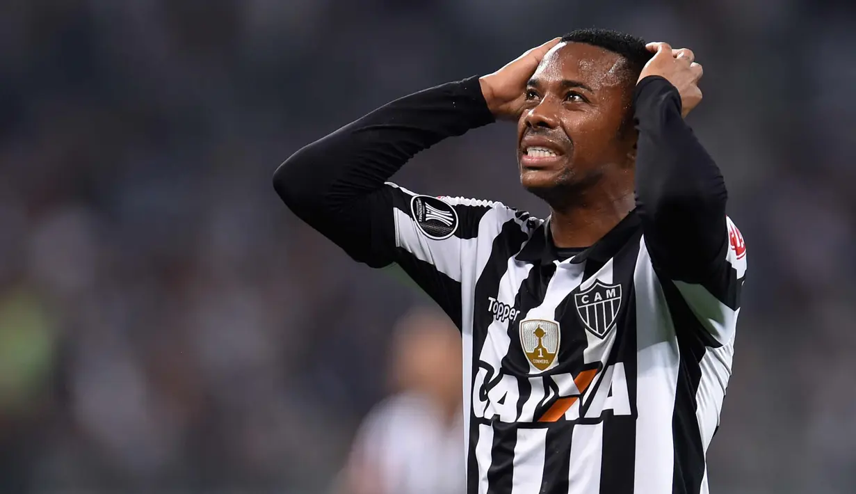 Robinho saat berseragam Atletico Mineiro pada pertandingan melawan Bolivia Wilstermann di Copa Libertadores 2017 pada 9 Agustus 2017. Robinho dan lima orang Brasil lainnya dituduh memperkosa wanita Albania. (AFP Photo/Douglas Magno)