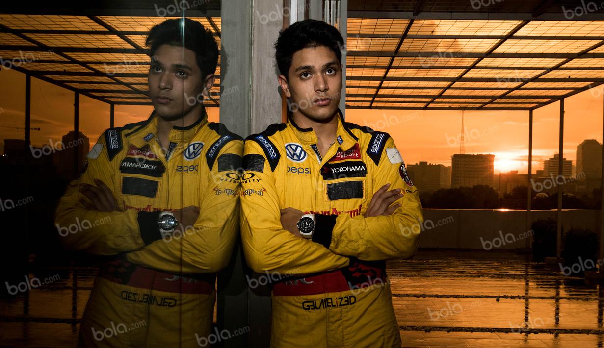 Mulai dari mengikuti Formula Renault BARC Winter Series (2012), Formula Renault 2.0 NEC (2013), Formula Renault 2.0 Alps (2013-2014), Eurocup Formula Renault 2.0 (2014) hingga Formula Renault 3.5 Series (2015). (Bola.com/Vitalis Yogi Trisna)