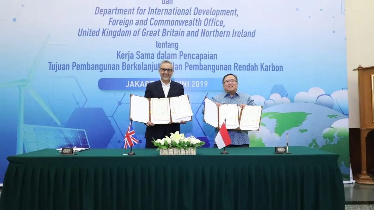 Menteri PPN/Kepala Bappenas, Bambang Brodjonegoro menandatangani Nota Kesepahaman bersama Duta Besar Inggris untuk Indonesia, ASEAN, dan Timor Leste, H.E. Moazzam Malik di Jakarta, Selasa (18/6/2019).
