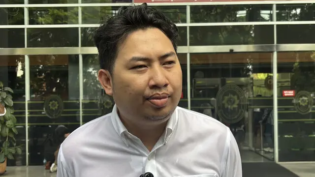 Pegiat media sosial Salim Dower hadir di Pengadilan Tipikor Jakarta pada, Selasa (30/6/2026), untuk memberikan dukungan ke Nadiem Makarim.