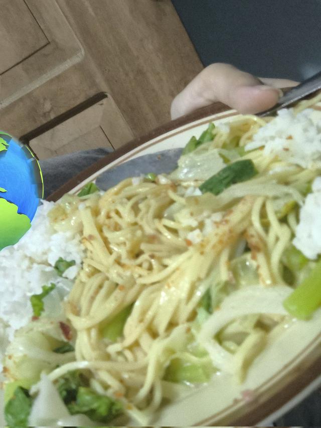 6 Potret Makan Spaghetti Pakai Nasi Ini Nyeleneh, Gambarkan Orang Indonesia