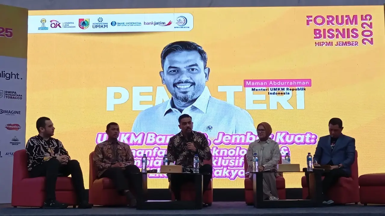 Menteri UMKM, Maman Abdurrahman saat berbicara di acara HIPMI Jember. (Istimewa)