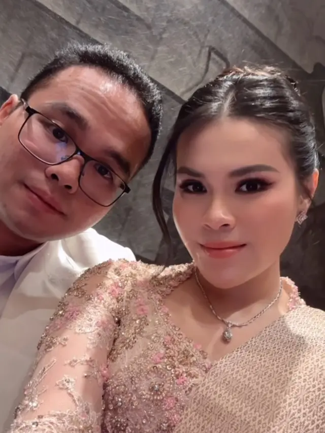 Keluarga Hotman Paris di Pemberkataan Frank-Winona.