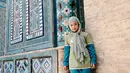 Meski baru berusia 8 tahun, Maryam sudah pandai memadupadankan busana. [Foto: IG/okisetianadewi].