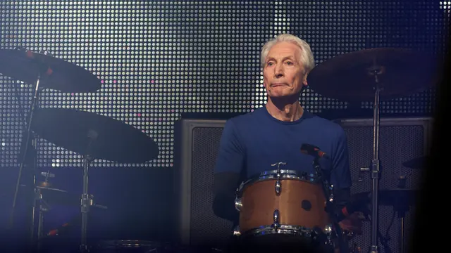 FOTO: Drummer The Rolling Stones Charlie Watts Meninggal Dunia