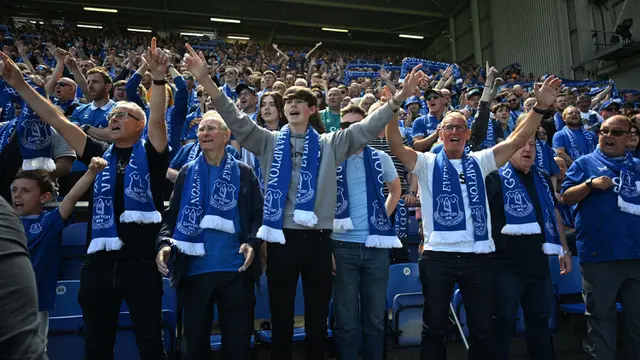 Foto: Mengharu Biru, Everton Tutup Lembar Cerita di Goodison Park