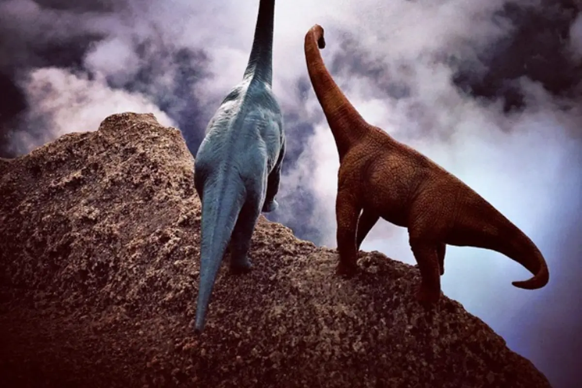 Fotografer Ini Ajak Dinosaurus Berpetualang, Ini 10 Fotonya!