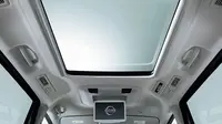 Panoramic Roof.(Nissan)