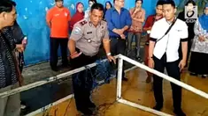 Seorang anak SD meninggal karena tidak sengaja tertimpa gawang sepak bola. Sempat dibawa ke rumah sakit, tapi nyawa anak ini tidak tertolong