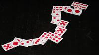 Ilustrasi main domino (Via: laporantekniksipil.wordpress.com)