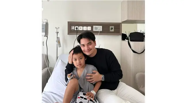 6 Potret Yusuf Anak Larissa Chou Dirawat di Rumah Sakit, Dijenguk Alvin Faiz