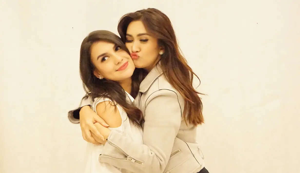 Selain cantik, Irish Bella memang mempuyai wajah yang menggemaskan. "dedek dedek emesshhhh," tulis Nafa Urbach sebagai keterangan foto. (Foto: instagram.com/nafaurbach)