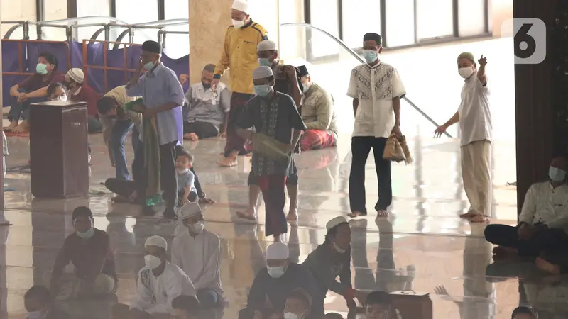 Suasana Salat Jumat Pertama di Masjid At-Tin