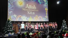Suasana doa bersama dan perayaan Natal 2025 Emtek Group di Studio News lantai 8, SCTV Tower, Senayan City, Jakarta, Jumat (19/12/2025) sore. Mengangkat tema “Allah Menyelamatkan Kita”, kegiatan ini diikuti oleh jajaran manajemen dan karyawan lintas unit usaha Emtek Group. (merdeka.com/magang/Rendi Saputra)