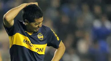 Kekecewaan gelandang Boca Juniors, Juan Roman Riquelme di laga penyisihan Grup 2 Copa Libertadores 2009 melawan Guarani (Paraguay) di La Bombonera Stadium, Buenos Aires, 9 April 2009. AFP PHOTO/Juan Mabromata 