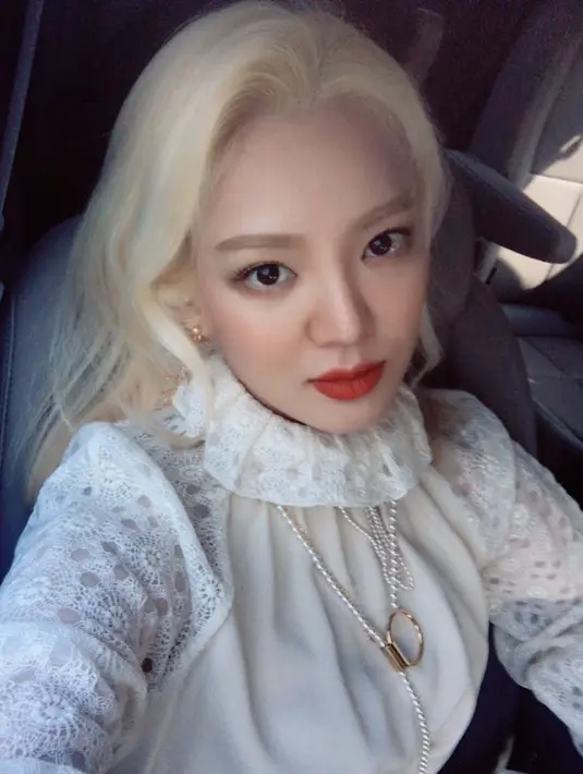 "Jika di SNSD, aku haru mencocokan diri, jadi aku melonggarkan suaraku. Tapi saat ini, aku melepaskan semuanya dan menyanyi lebih nyaman," ujarnya. (Foto: instagram.com/watasiwahyo)