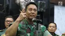 KSAD Jenderal TNI Andika Perkasa memberi keterangan pers terkait taruna Akademi Militer (Akmil) Enzo Zenz Allie di Mabes AD, Jakarta, Selasa (13/8/2019). Menurut Andika, Enzo berpegang teguh kepada Pancasila. (Liputan6 com/Angga Yuniar)