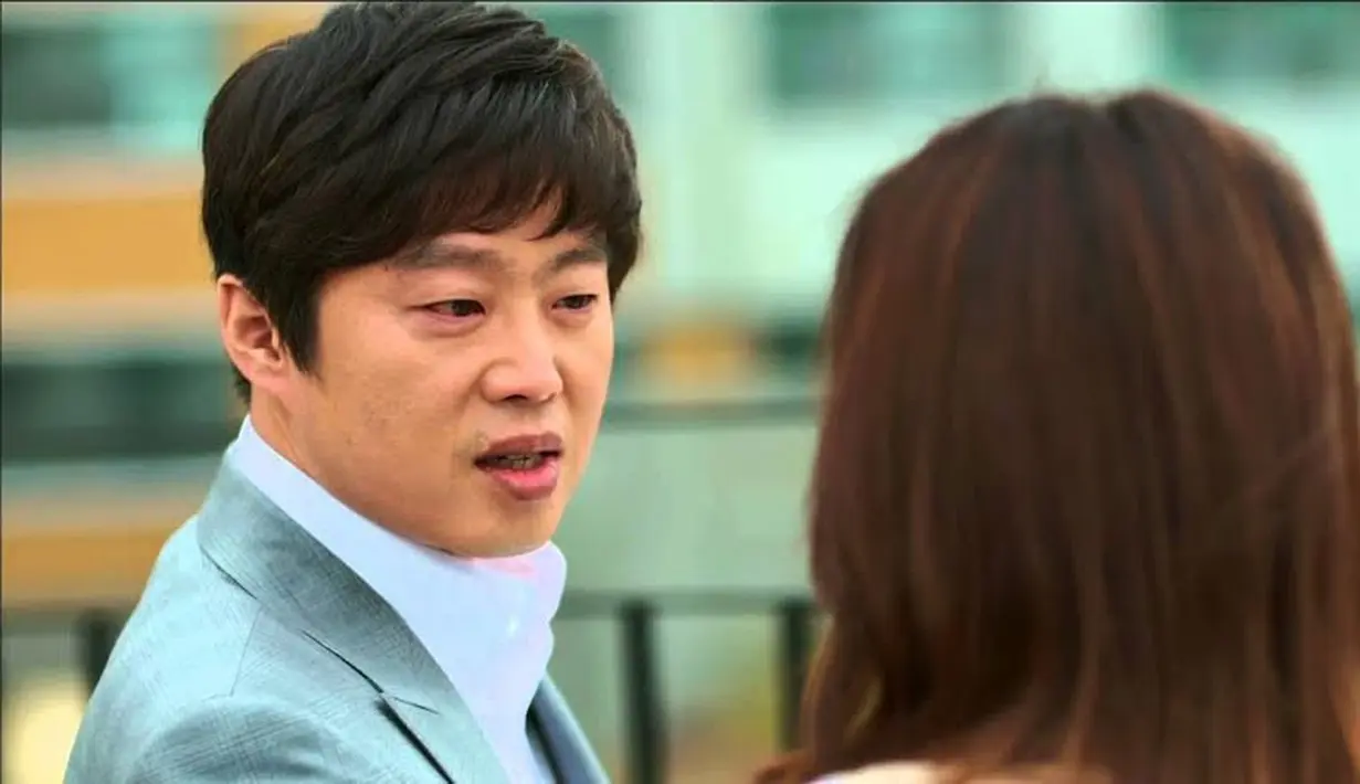 Kim Hee Won mau kehidupan pribadinya menjadi konsumsi publik. Selain itu ia juga merasa tak ada yang ingin dibagikan melalui media sosial. (Foto: Koreaboo)