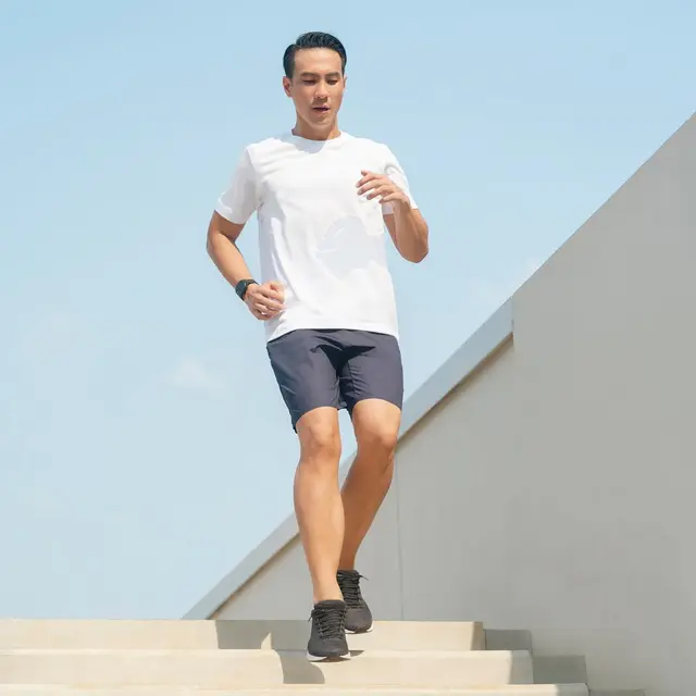 Pilihan Outfit Daniel Mananta untuk Selesaikan Marathon Virtual 42KM di Masa New Normal