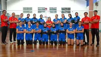 Setelah Timnas Bola Voli Putra Indonesia sukses merebut double juara pada kategori putra SEA V League 2023 yang digelar sebanyak dua putaran di Indonesia dan Filipina, kini giliran Timnas Bola Voli Putri Indonesia yang akan beraksi. SEA V League 2023 kategori putri juga akan digelar dalam dua putaran di mana Vietnam dan Thailand akan menjadi tuan rumah. Putaran pertama akan digelar di Hanoi, Vietnam pada 4-6 Agustus 2023. Indonesia akan diwakili oleh tim putri BJB Tandamata ditambah dengan beberapa pemain terbaik hasil Proliga 2023 yang sebelumnya telah beraksi di AVC Challenge Cup 2023. Dari 21 pemain yang dipanggil, kini tersisa 16 pemain yang kembali akan diciutkan menjadi 14 pemain yang akan didaftarkan sebagai skuad akhir. (BJB Tandamata)