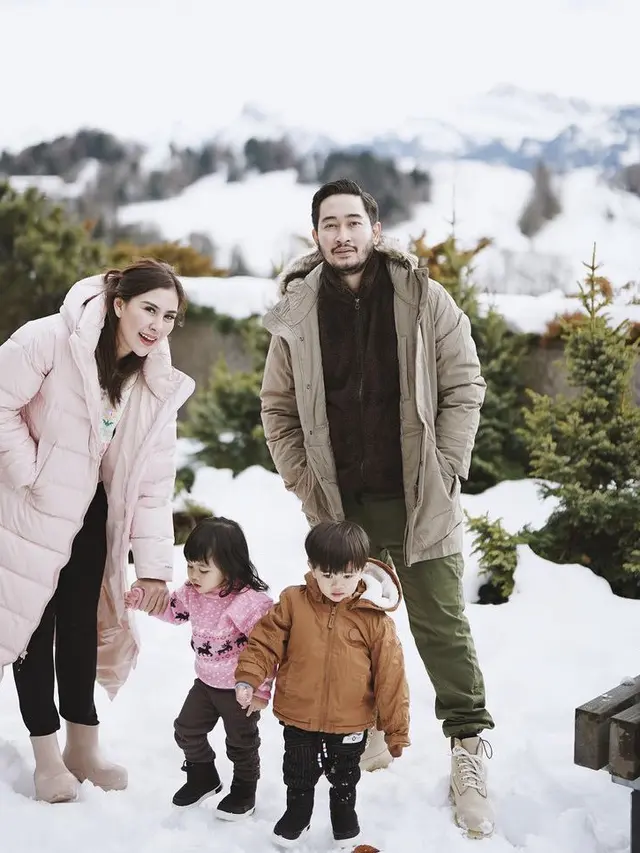 Potret Harmonis Keluarga Kecil Syahnaz Sadiqah dan Ritchie Ismail  [Instagram/syahnazs] [Instagram/syahnazs]