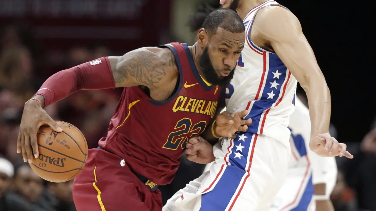 LeBron James berduel dengan Ben Simmons