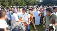 Seorang Pria Diduga Copet Diamankan Jemaah Salat Idul Adha di Masjid Al Azhar Jaksel. (Dok. Istimewa)