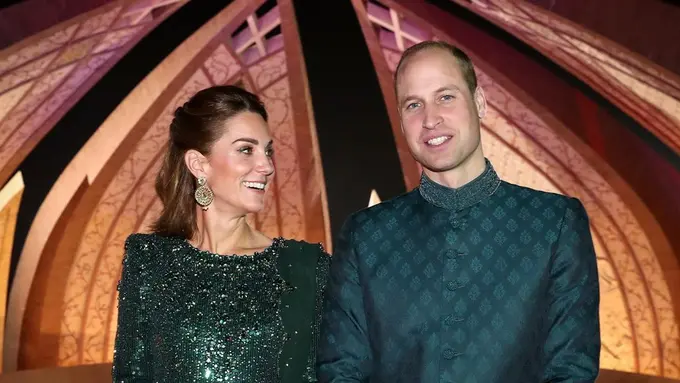 Potret Glamor Kate Middleton dengan Pakaian Tradisional Pakistan