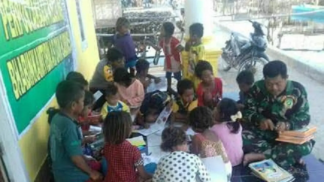 Kopral Sutardi Perangi Buta Huruf di Kabupaten Buton, Sultra