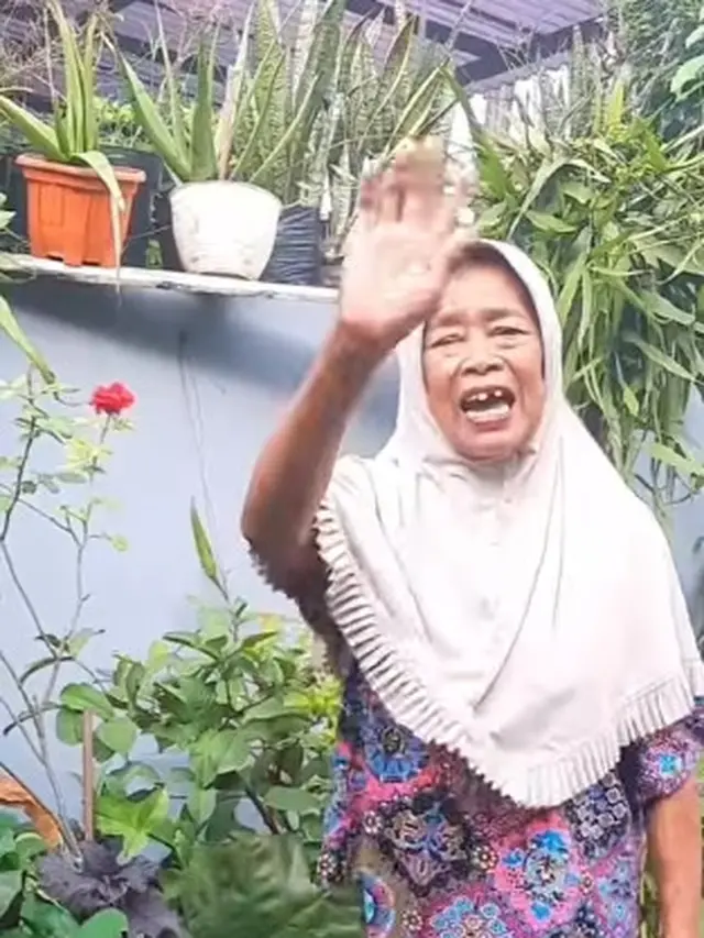 Sosok Nenek Yanah yang Viral Lewat Video Komedi Betawi